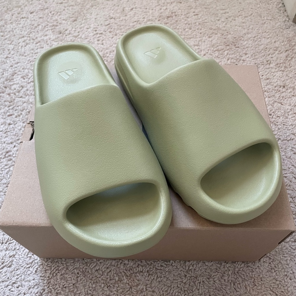 YEEZY SLIDE RESIN 2022 FZ5904 - Size 9
